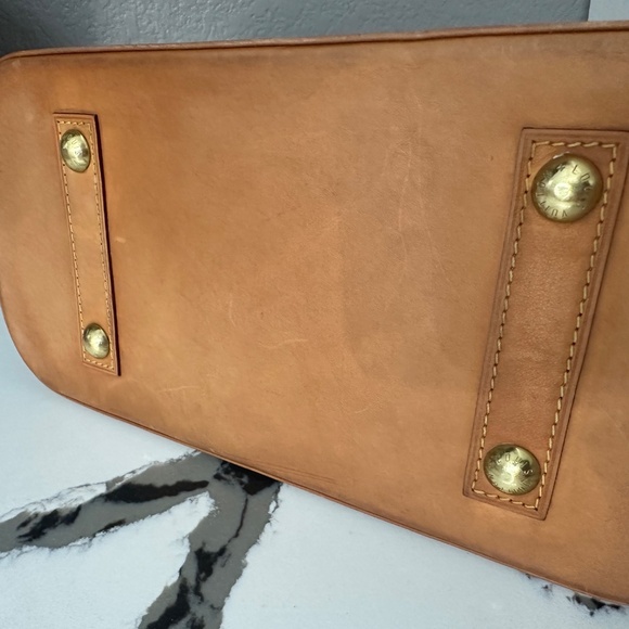 Louis Vuitton Alma - Picture 8 of 10